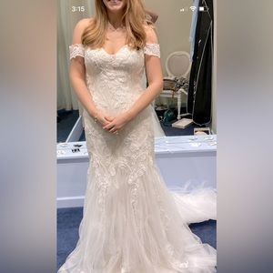 Casablanca Wedding gown brand new